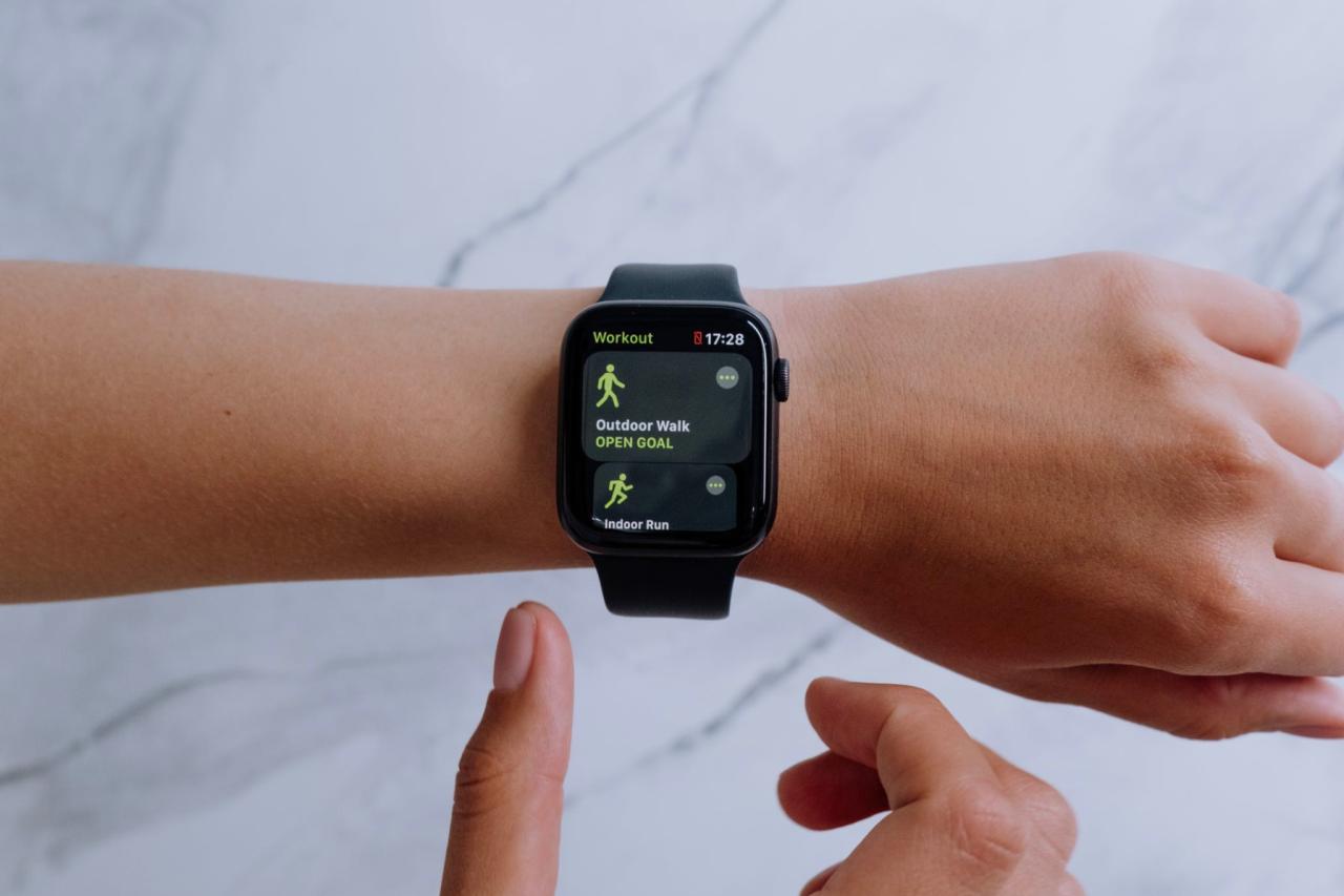 Benefits Of Using A Smartwatch For Health Tracking